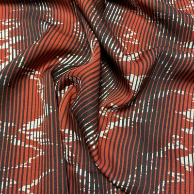 Červená šatovka/košilovina z viskózy s designovým 3D vzorem